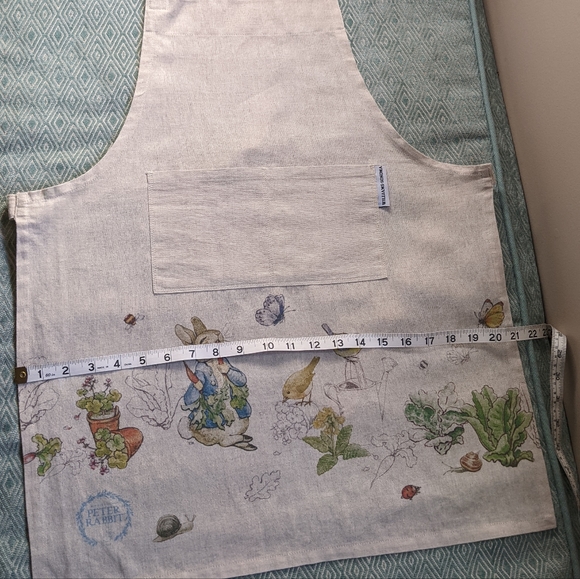 William Sonoma Children's Beatrix Potter Peter Rabbit Apron - Picture 12 of 16